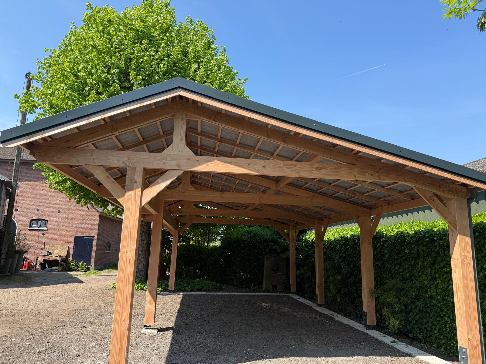 Carport met houten dakconstructie — foto 2
